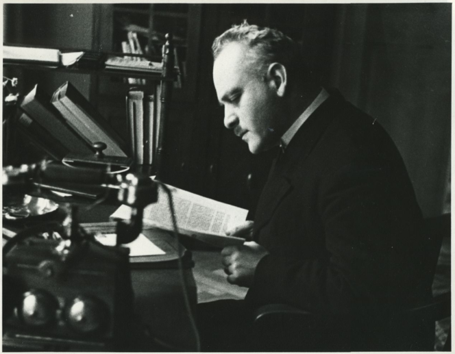 Photo of Rabbi Max Katten at his desk, 1936